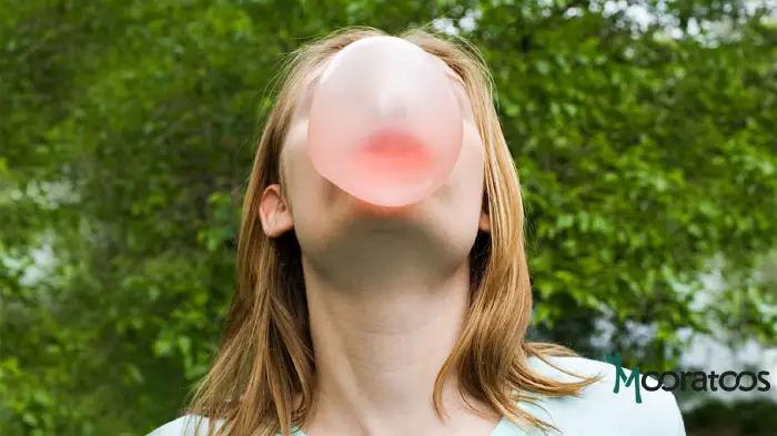 مزایا و معایب جویدن آدامس برای لاغری صورت